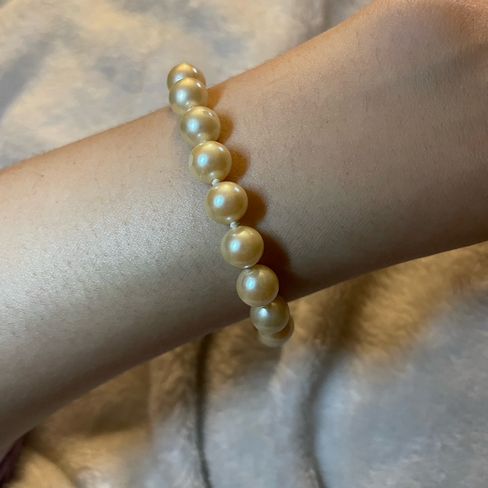 Classic Pearl Bracelet - Gold Pearlescent